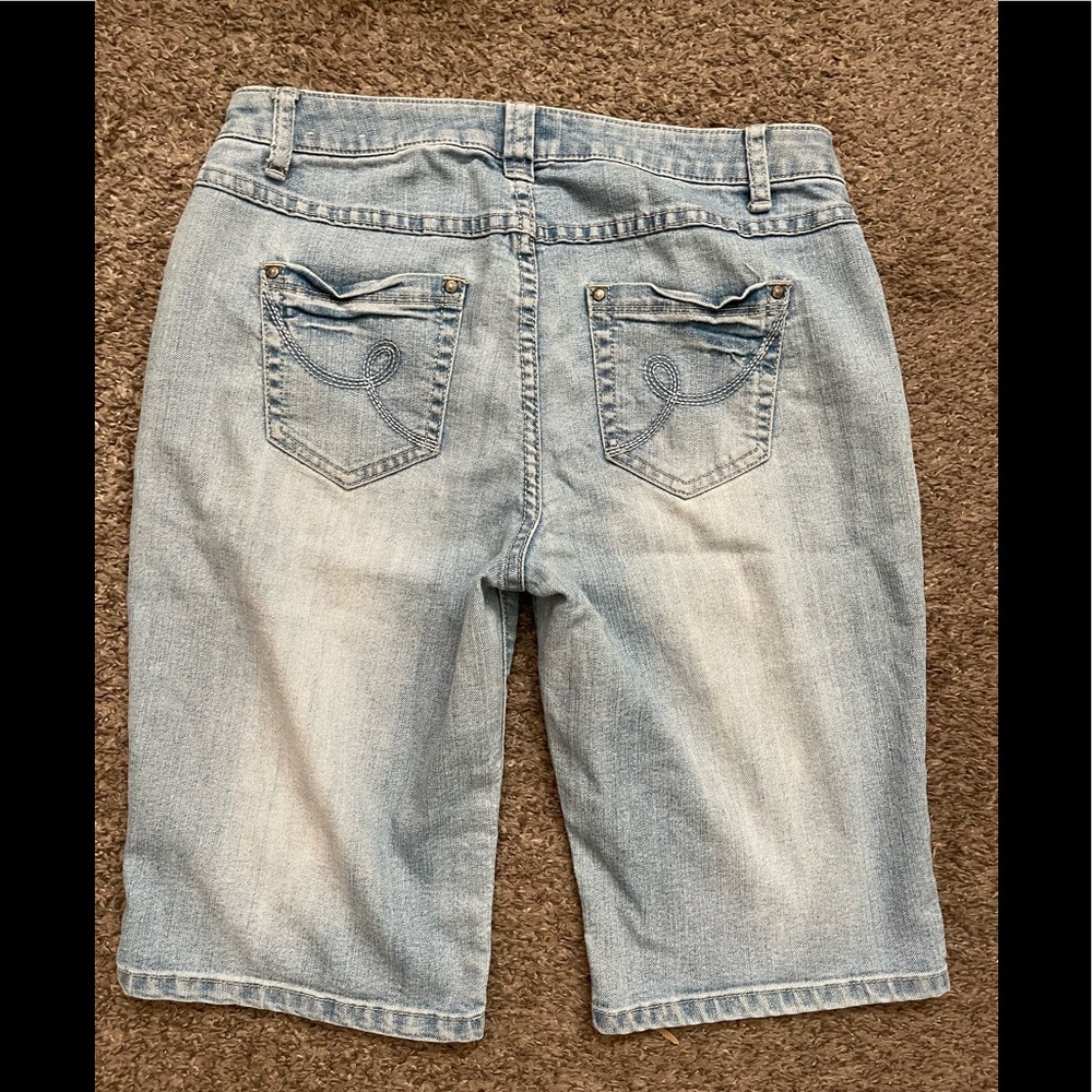 Fashion bug, woman’s shorts, size: 6, gently worn with love